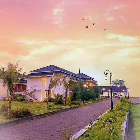 Horison Resort Antawirya Jepara Exteriör bild
